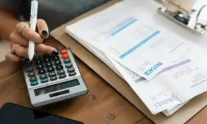 Jak powinna leżeć obrączka, aby uniknąć dyskomfortu i problemów?