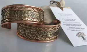 Dlaczego bransoletka miedziana brudzi podczas noszenia i jak temu zapobiec