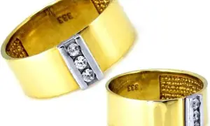 Szeroki złoty pierścionek jak obrączka – elegancja i trwałość w jednym