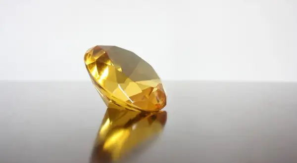 Ile karatów ma diament i jak wpływa to na jego wartość?